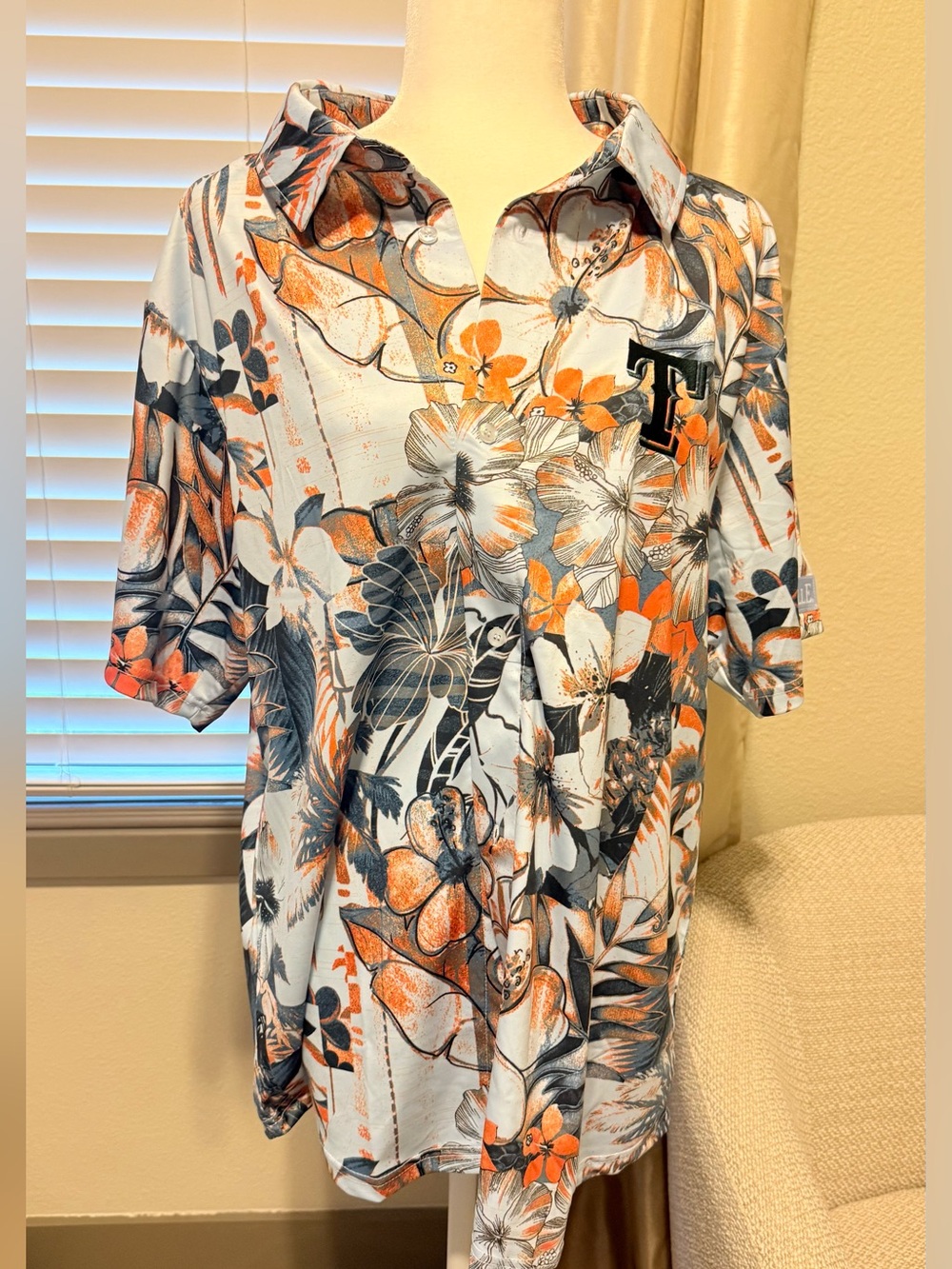 NWT- Texas Rangers Margaritaville Floral Button-Down Shirt in Orange & Gray